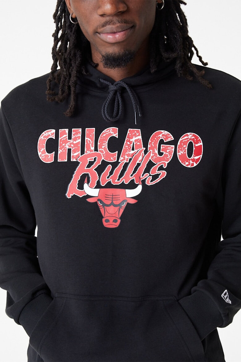 New Era Уголемено худи Chicago Bulls с принт - Pepit.bg