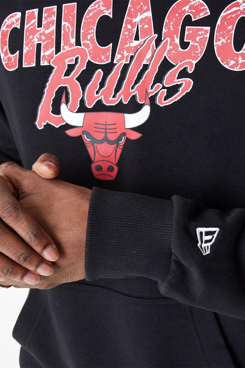 New Era Уголемено худи Chicago Bulls с принт - Pepit.bg