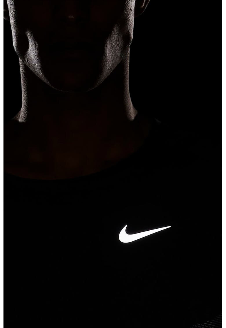 Nike Блуза за бягане с Dri-Fit и лого - Pepit.bg