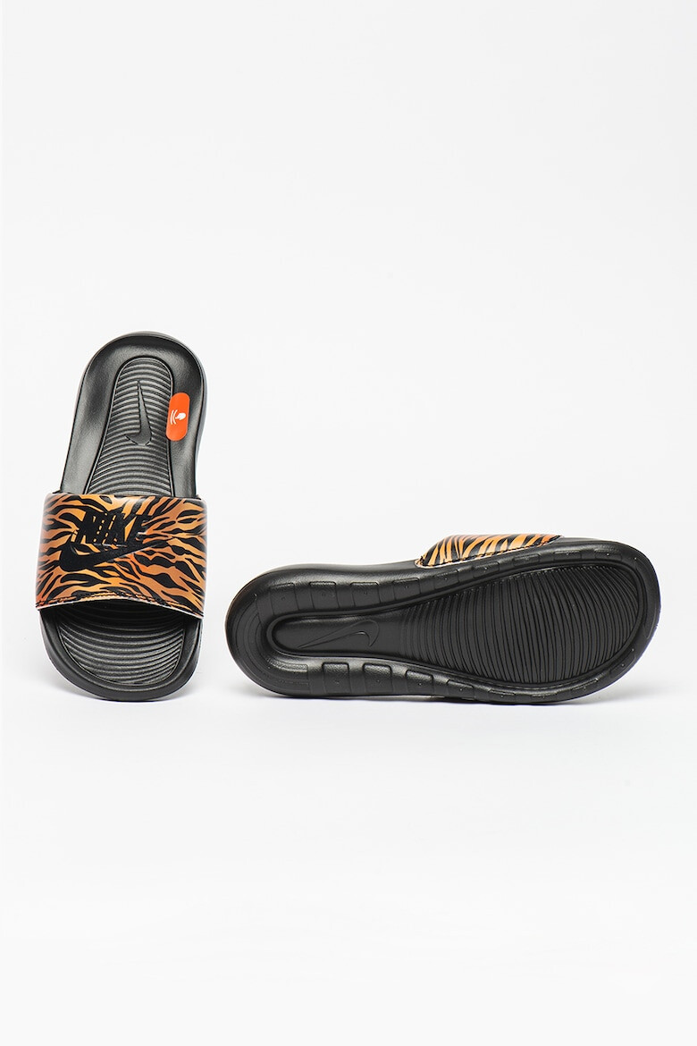 Nike Чехли Victori One с лого - Pepit.bg