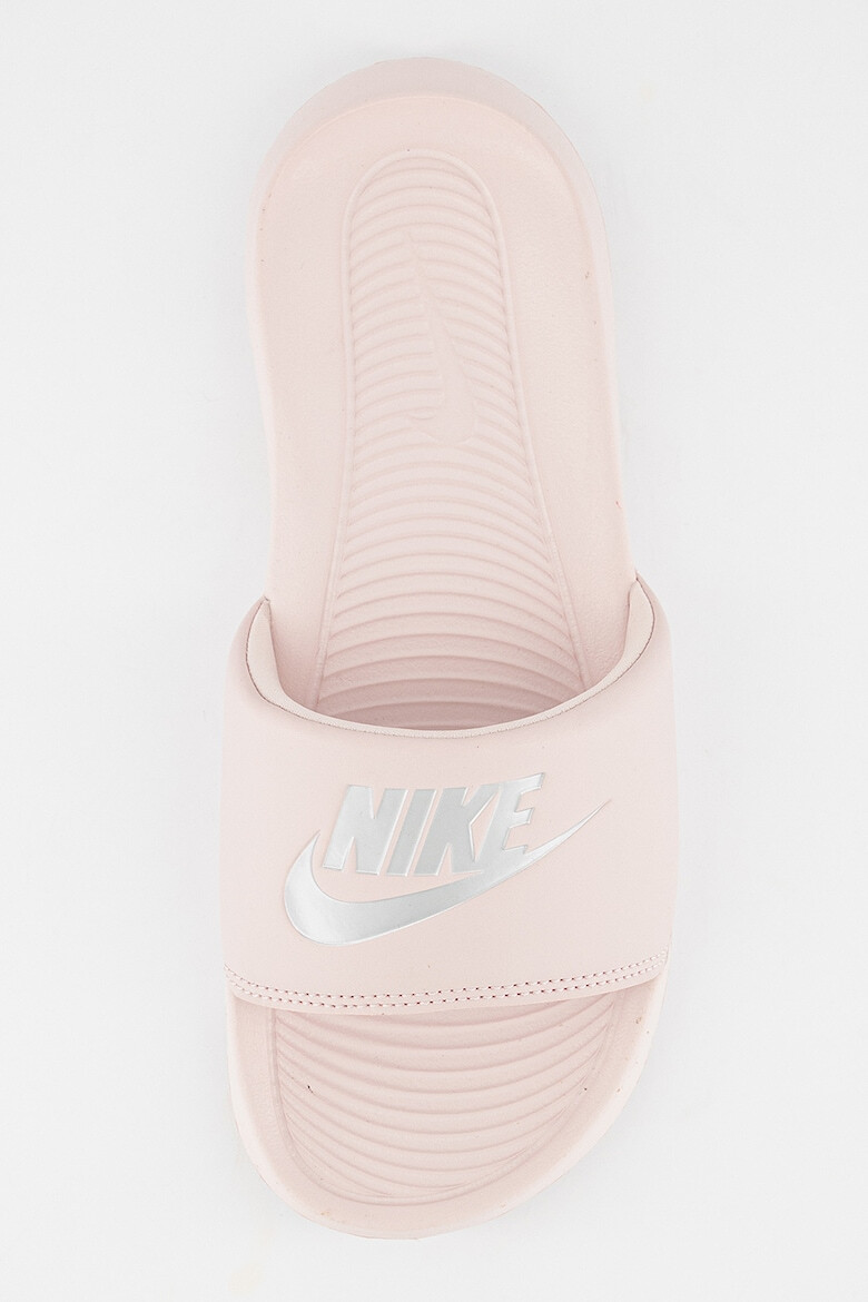 Nike Чехли Victori One с лого - Pepit.bg