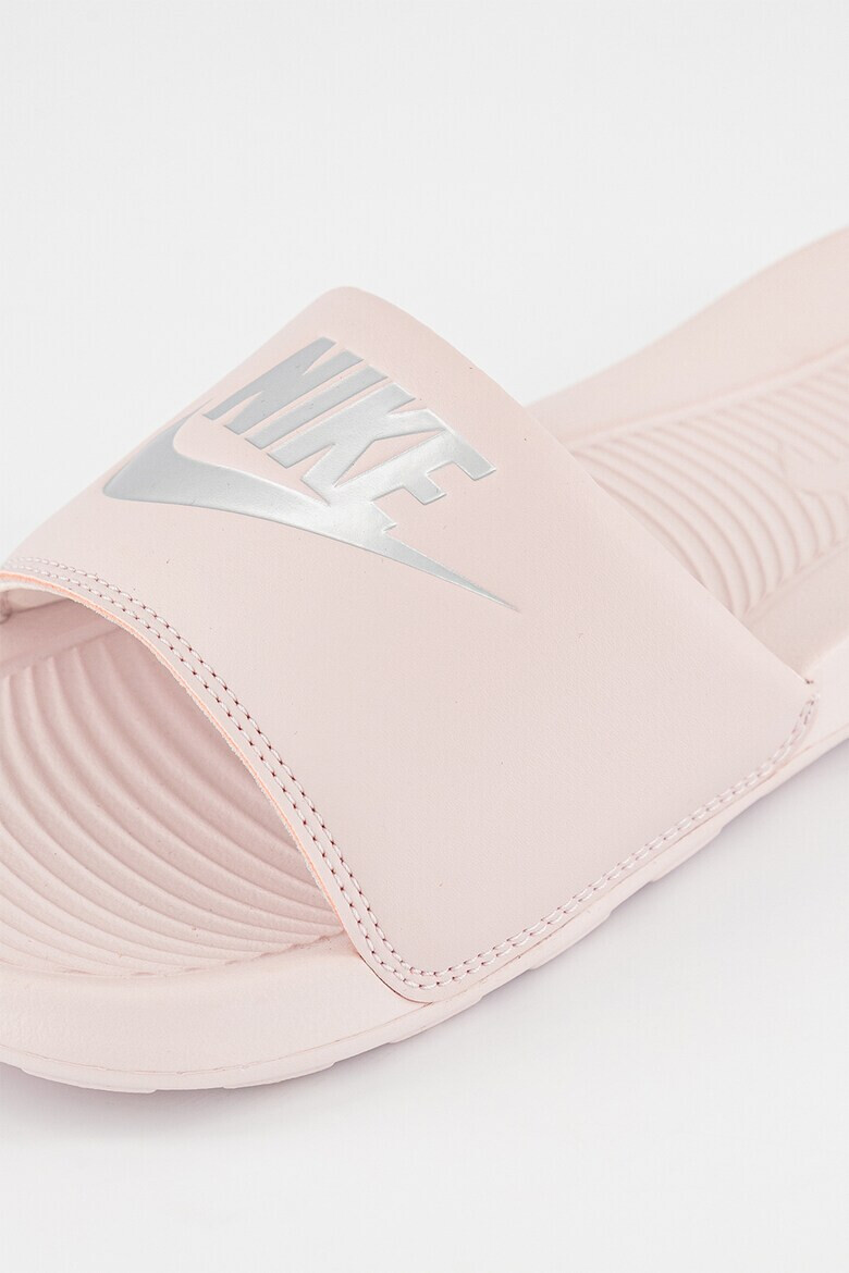 Nike Чехли Victori One с лого - Pepit.bg