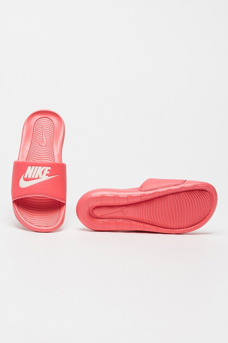 Nike Чехли Victori One с лого - Pepit.bg