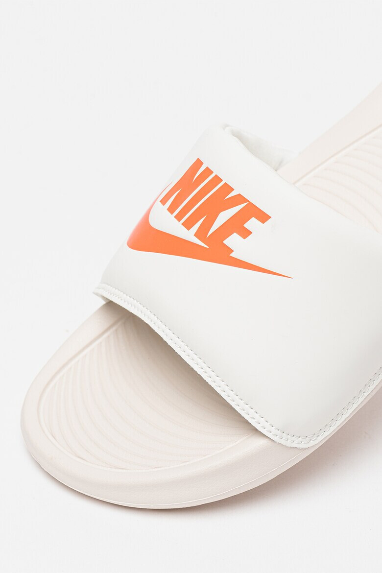 Nike Чехли Victori с лого - Pepit.bg