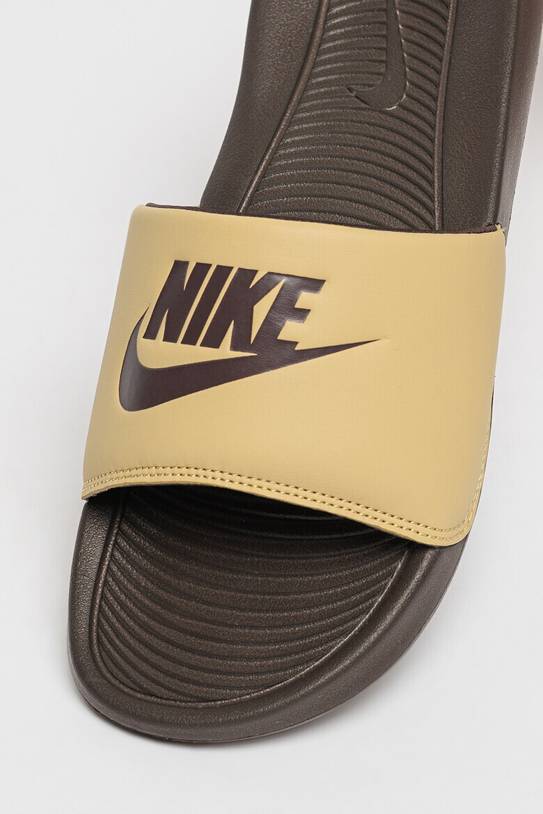 Nike Чехли Victori с лого - Pepit.bg