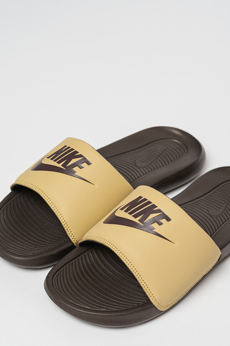 Nike Чехли Victori с лого - Pepit.bg