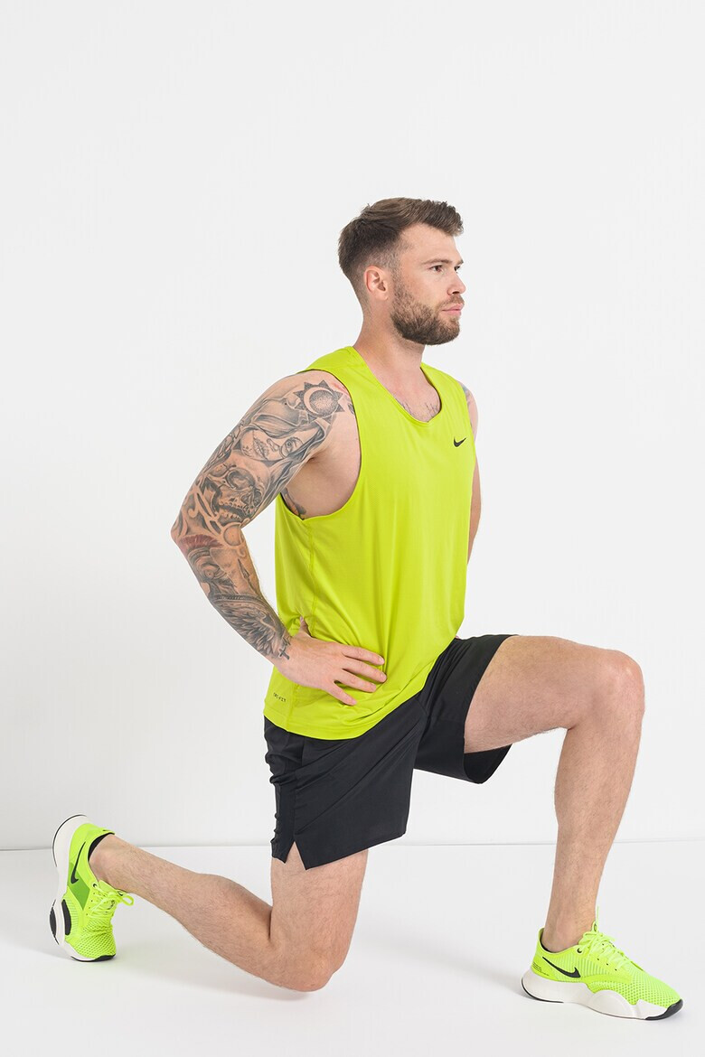 Nike Фитнес топ с Dri Fit - Pepit.bg