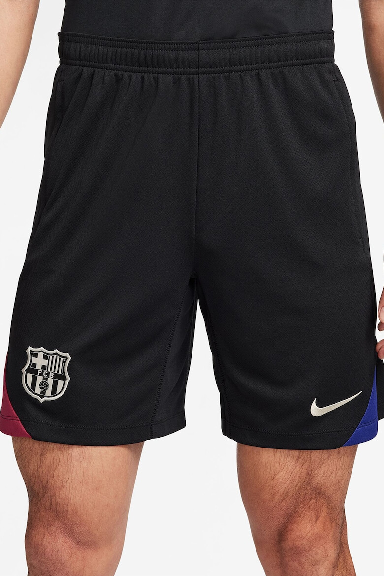 Nike Футболни шорти FCB с лого и контраст - Pepit.bg