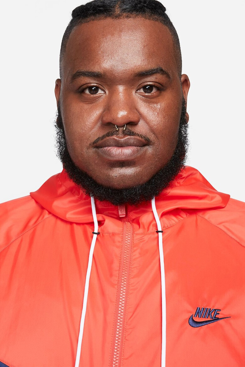 Nike Яке Windrunner с качулка и контрасти - Pepit.bg