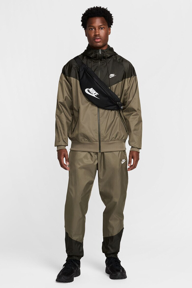 Nike Яке Windrunner с качулка и контрасти - Pepit.bg