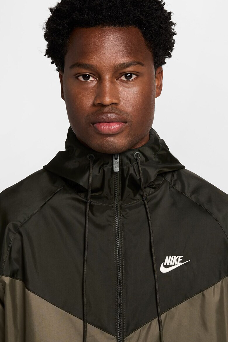 Nike Яке Windrunner с качулка и контрасти - Pepit.bg