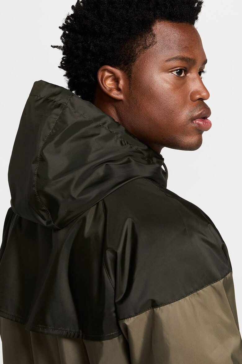 Nike Яке Windrunner с качулка и контрасти - Pepit.bg