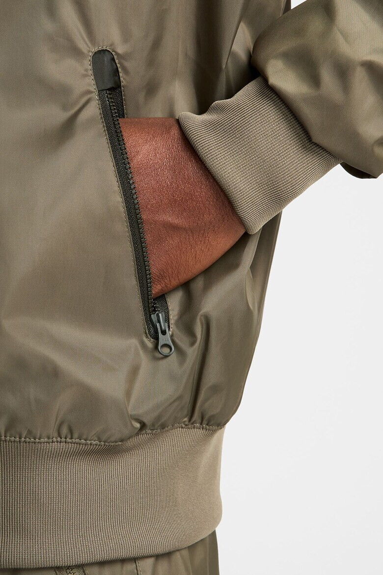 Nike Яке Windrunner с качулка и контрасти - Pepit.bg