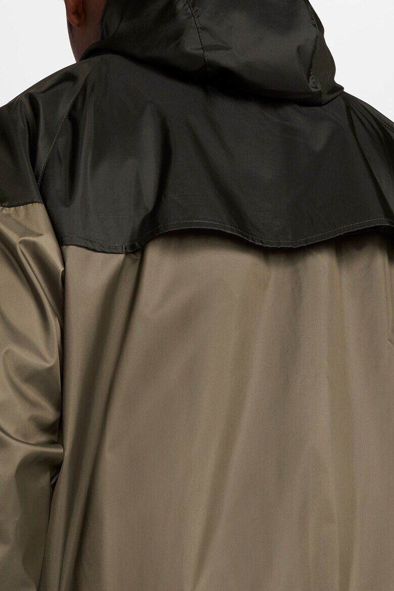 Nike Яке Windrunner с качулка и контрасти - Pepit.bg