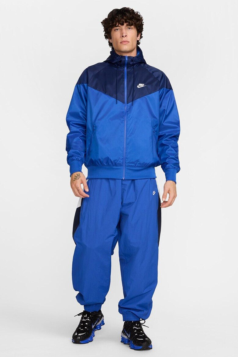 Nike Яке Windrunner с качулка и контрасти - Pepit.bg