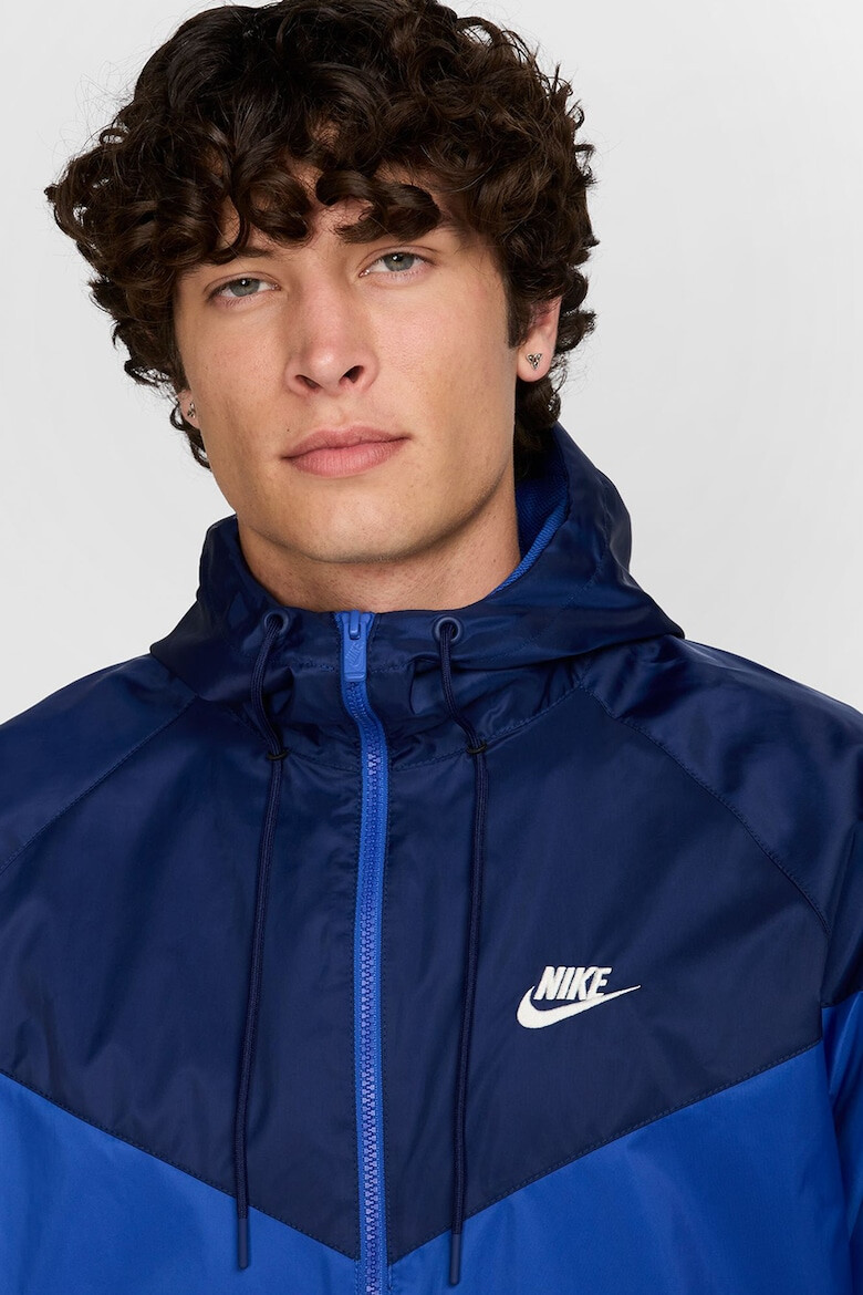 Nike Яке Windrunner с качулка и контрасти - Pepit.bg