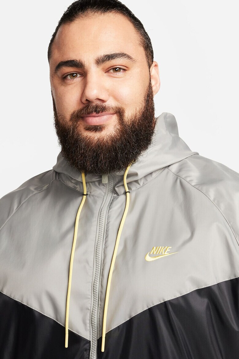 Nike Яке Windrunner с качулка и контрасти - Pepit.bg