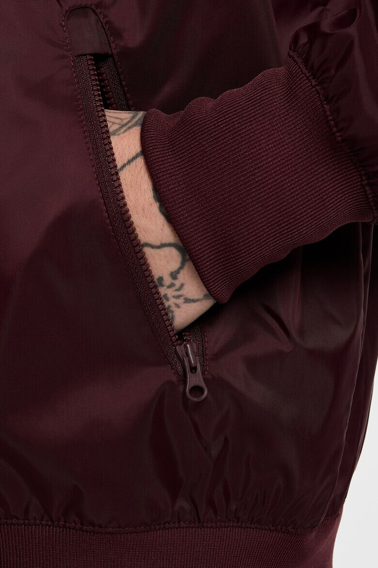 Nike Яке Windrunner с качулка и контрасти - Pepit.bg