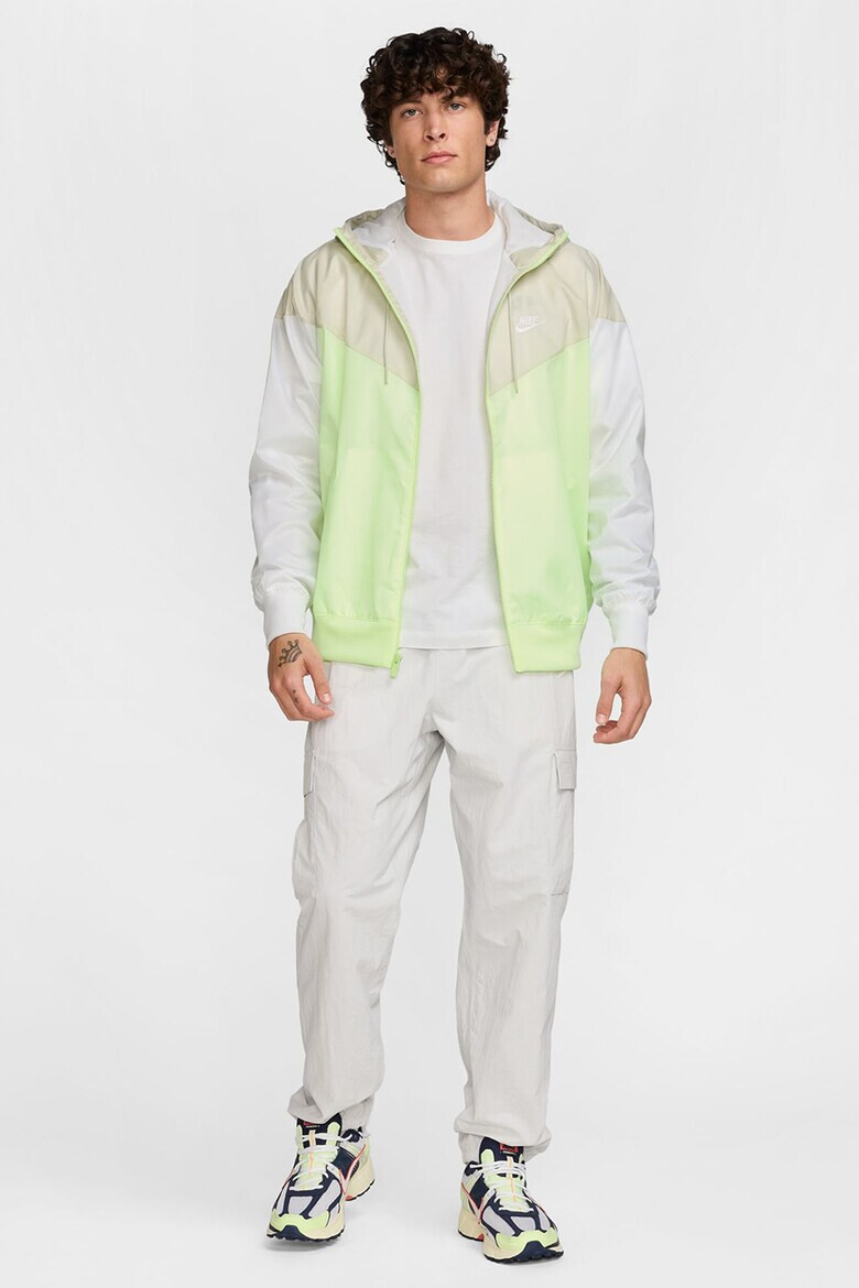 Nike Яке Windrunner с качулка и контрасти - Pepit.bg