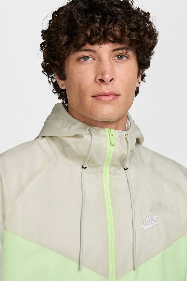 Nike Яке Windrunner с качулка и контрасти - Pepit.bg