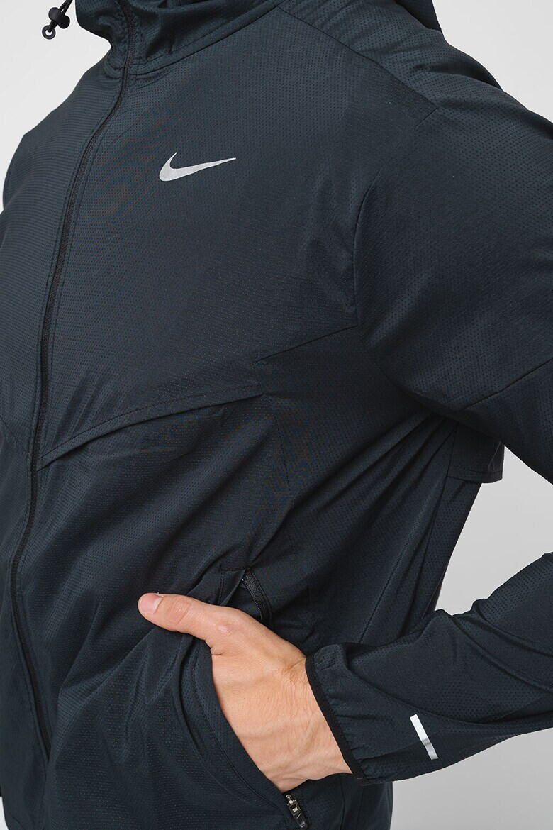 Nike Двуцветно яке Windrunner за бягане с качулка - Pepit.bg