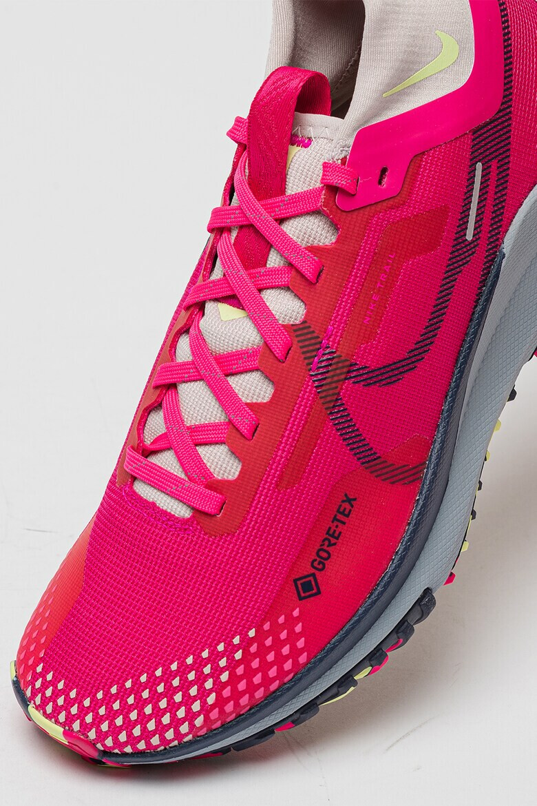 Nike Обувки React Pegasus с GORE-TEX за трейл - Сив/Фуксия - Pepit.bg