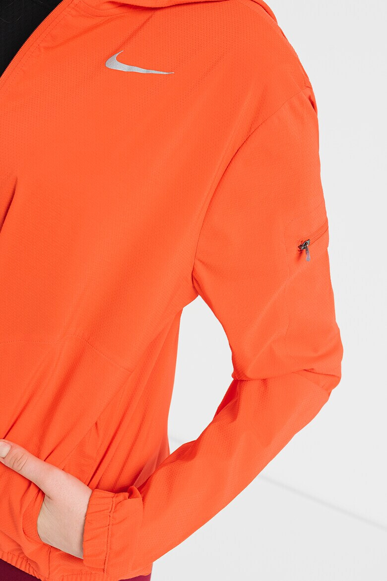 Nike Олекотено яке Impossibly за бягане - Pepit.bg