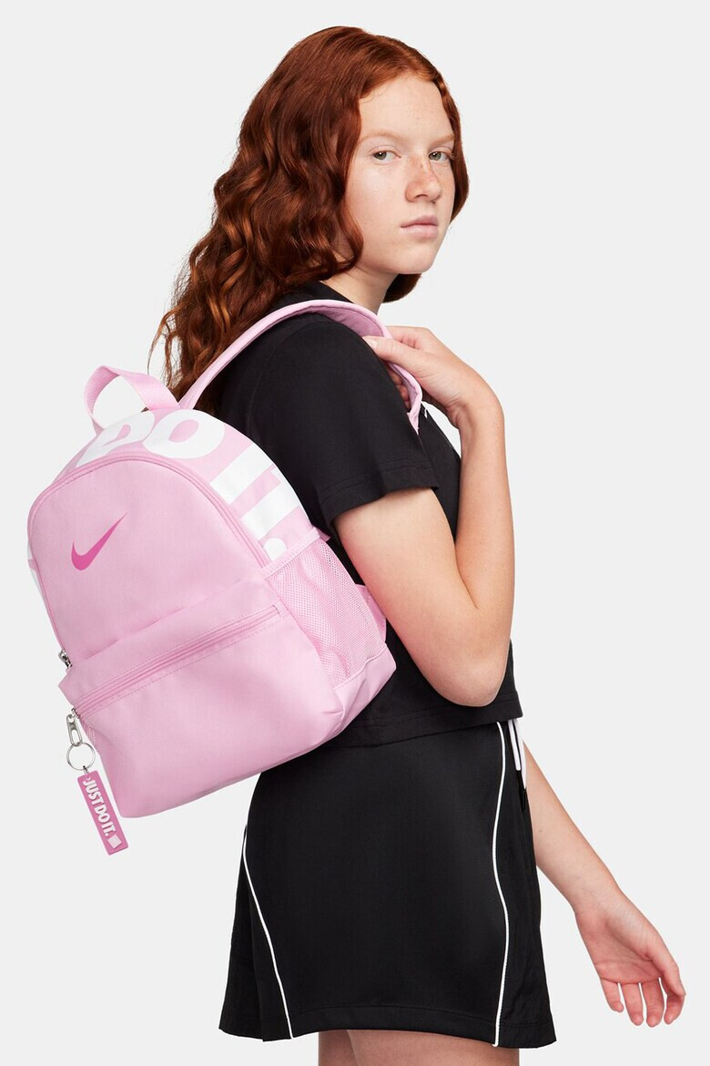 Nike Раница Brasilia с лого - 11 л - Pepit.bg