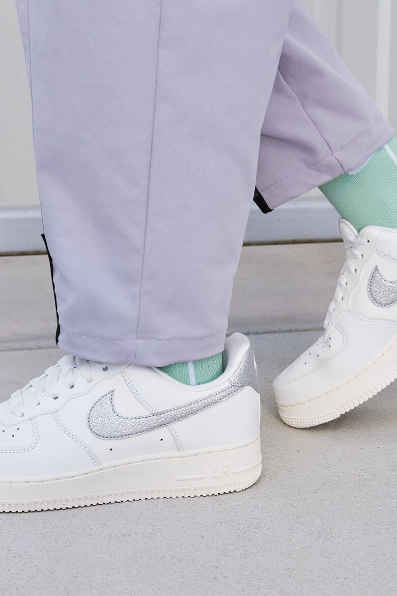 Nike Спортни обувки Air Force 1 с бляскаво лого - Pepit.bg