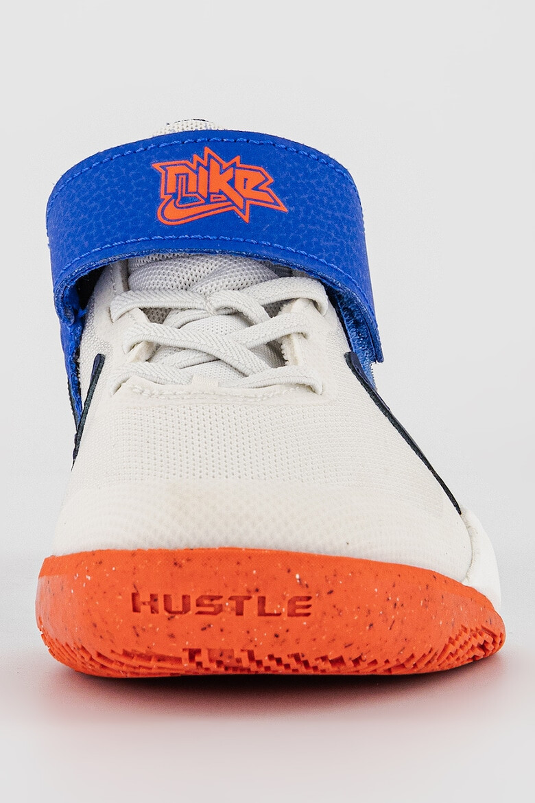 Nike Спортни обувки Team Hustle с кожа - Pepit.bg