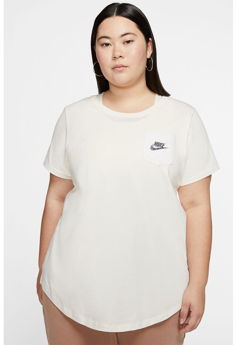 Nike Тениска Icon Clash Plus Size с джоб на гърдите - Pepit.bg