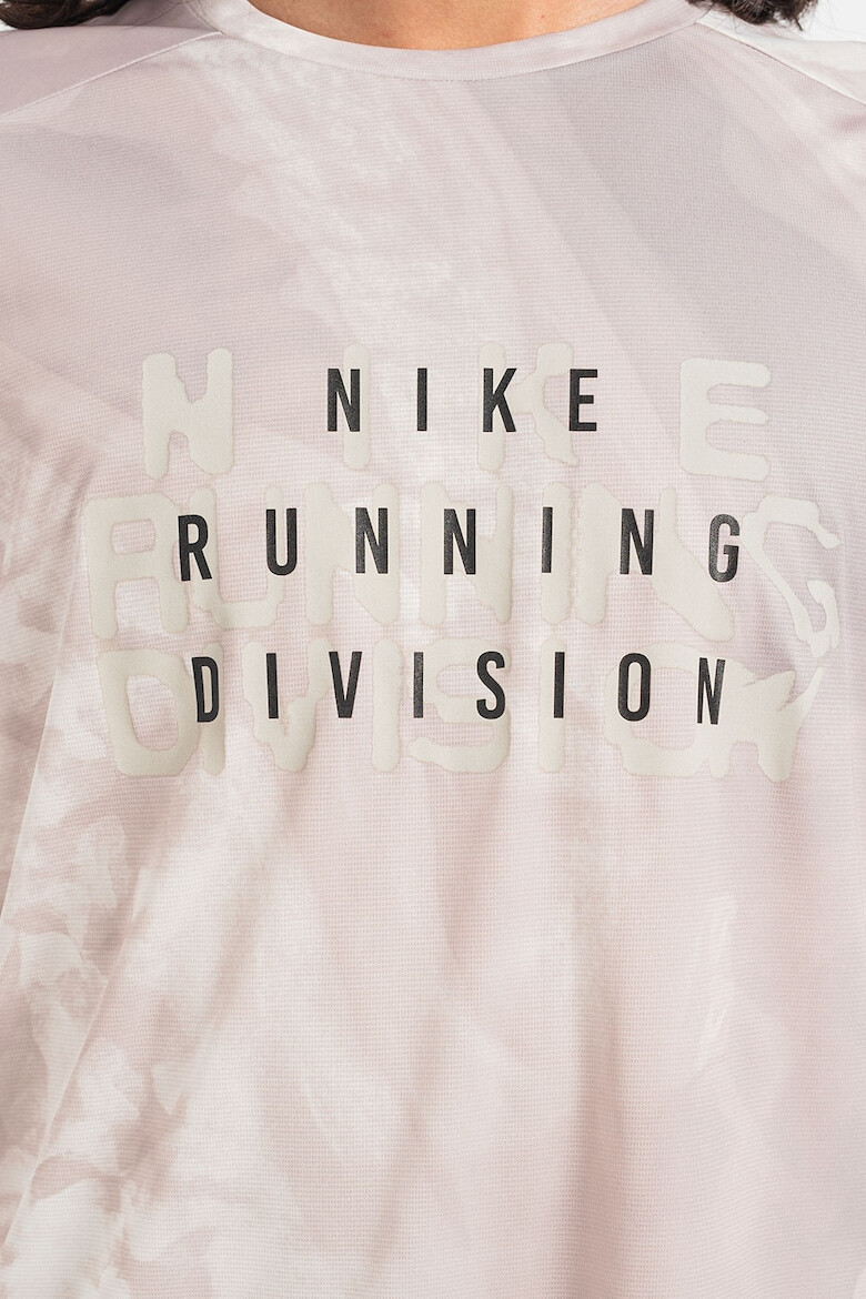 Nike Тениска Run Division Rise 365 за бягане с Dri-Fit - Pepit.bg