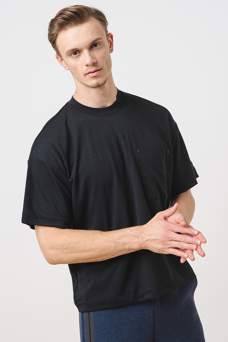 Nike Тениска с Dri Fit и овално деколте - Черен - Pepit.bg