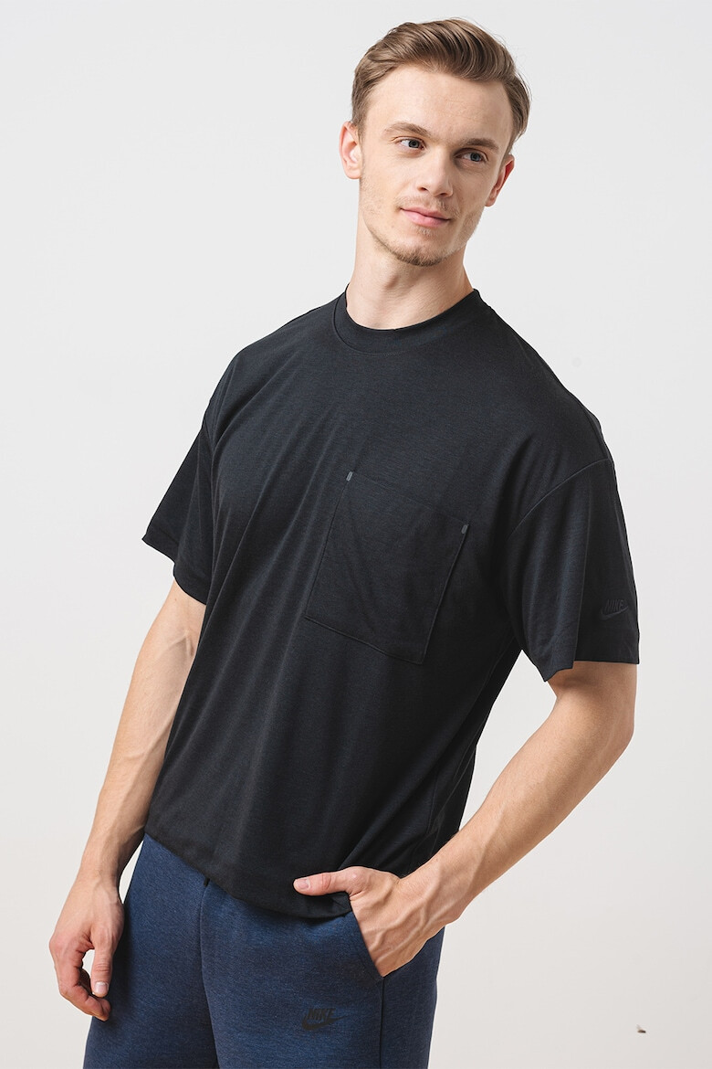 Nike Тениска с Dri Fit и овално деколте - Черен - Pepit.bg