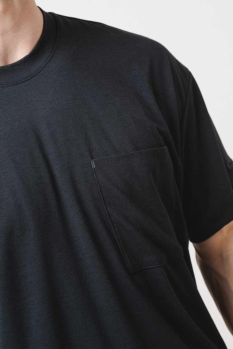 Nike Тениска с Dri Fit и овално деколте - Черен - Pepit.bg