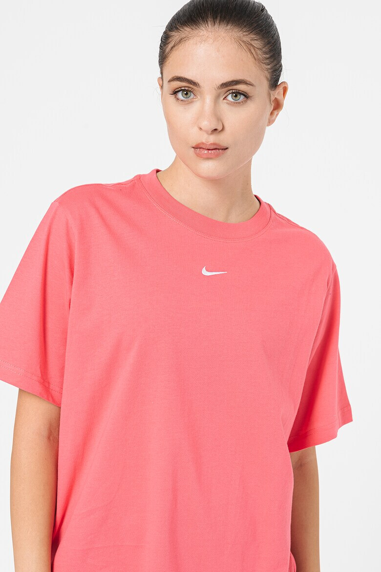 Nike Уголемена тениска Sportswear Essential с овално деколте - Pepit.bg