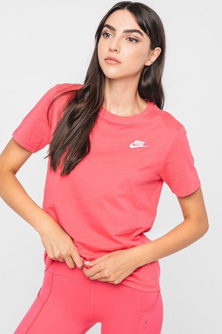 Nike Тениска Sportswear Club Essentials с овално деколте - Pepit.bg