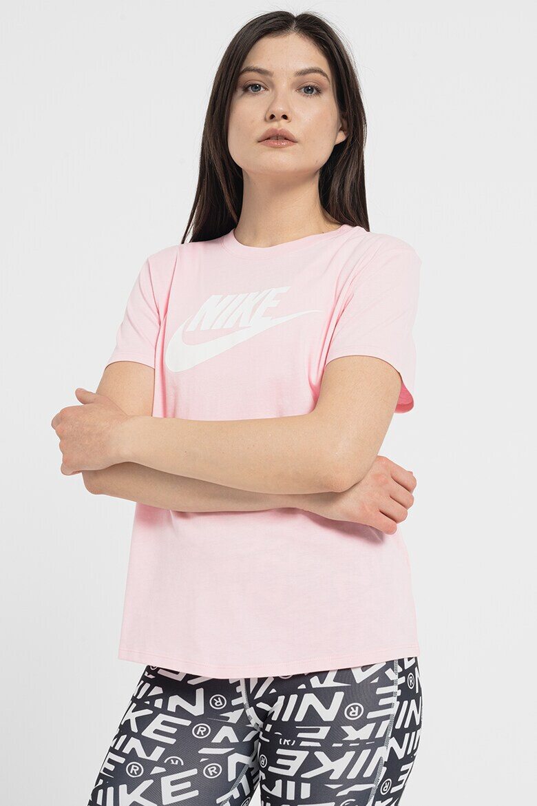 Nike Тениска Sportswear Essentials на лога - Pepit.bg