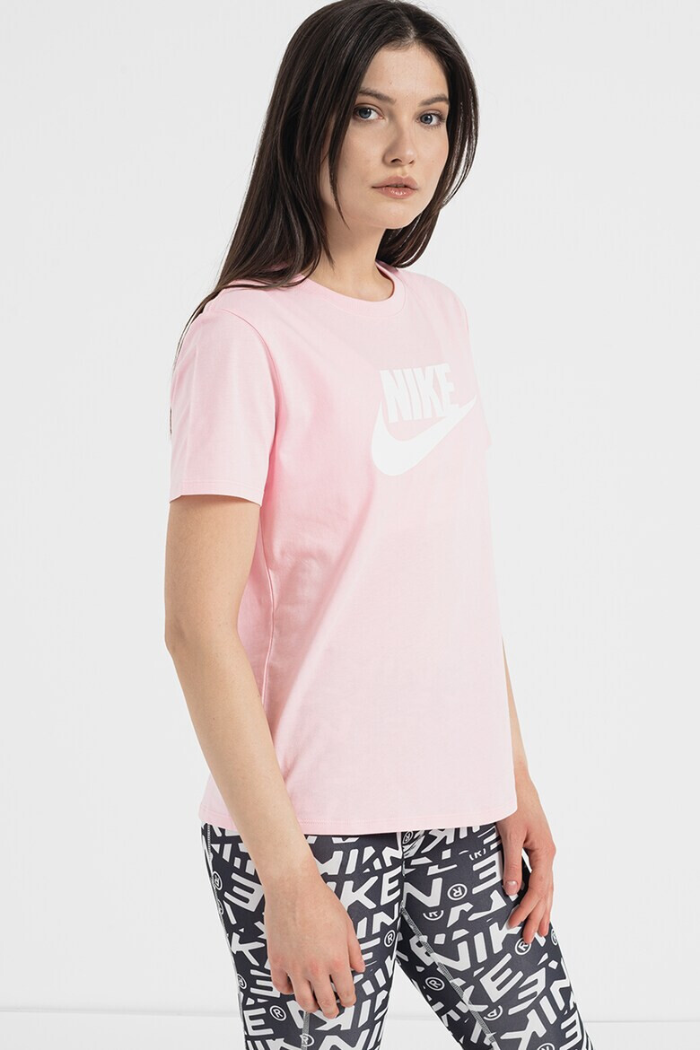 Nike Тениска Sportswear Essentials на лога - Pepit.bg