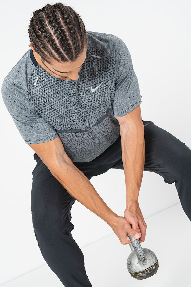 Nike Тениска Techknit с Dri Fit за бягане - Pepit.bg