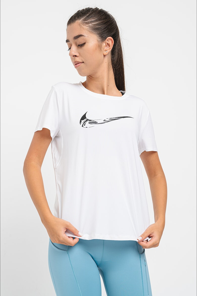 Nike Тениска за бягане Swoosh с Dri-FIT с лого - Pepit.bg