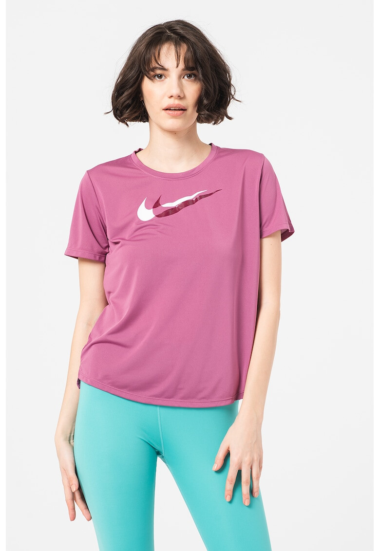 Nike Тениска за бягане Swoosh с лого и Dri-Fit - Pepit.bg