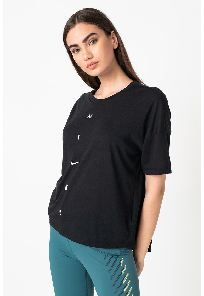 Nike Уголемена фитнес тениска с Dri-Fit - Pepit.bg
