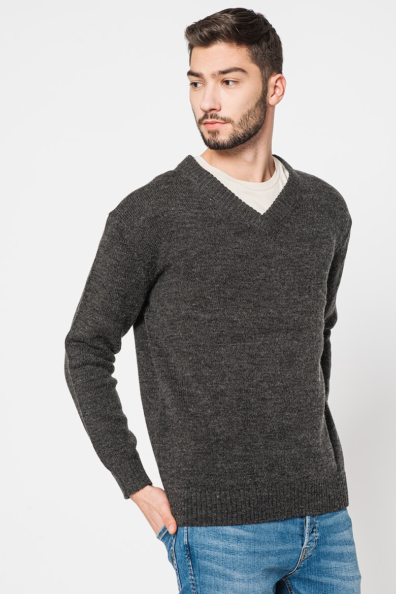 Only & Sons Пуловер Bobby с шпиц деколте - Pepit.bg