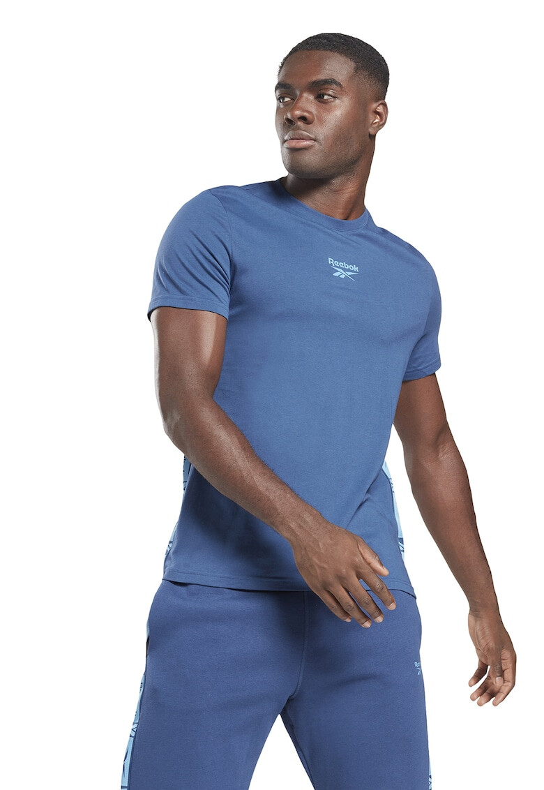 Reebok Фитнес тениска с лого встрани - Pepit.bg