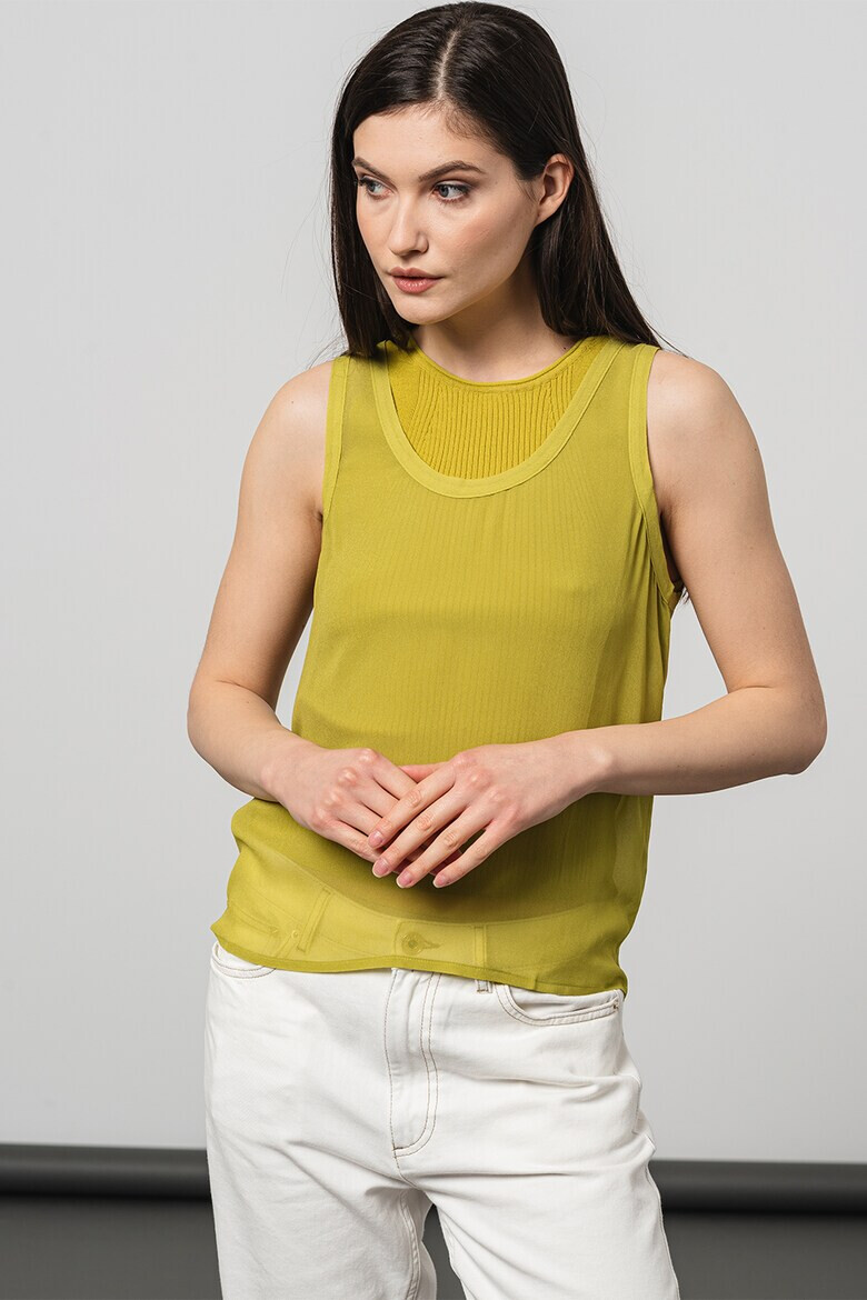 Stefanel Ефирен топ с дълбоко овално деколте - Pepit.bg
