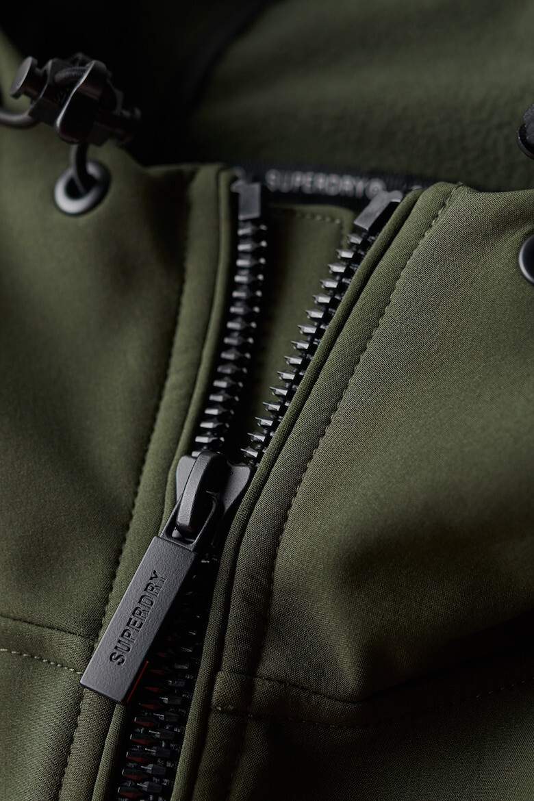 SUPERDRY Яке Softshell с качулка и лого - Pepit.bg