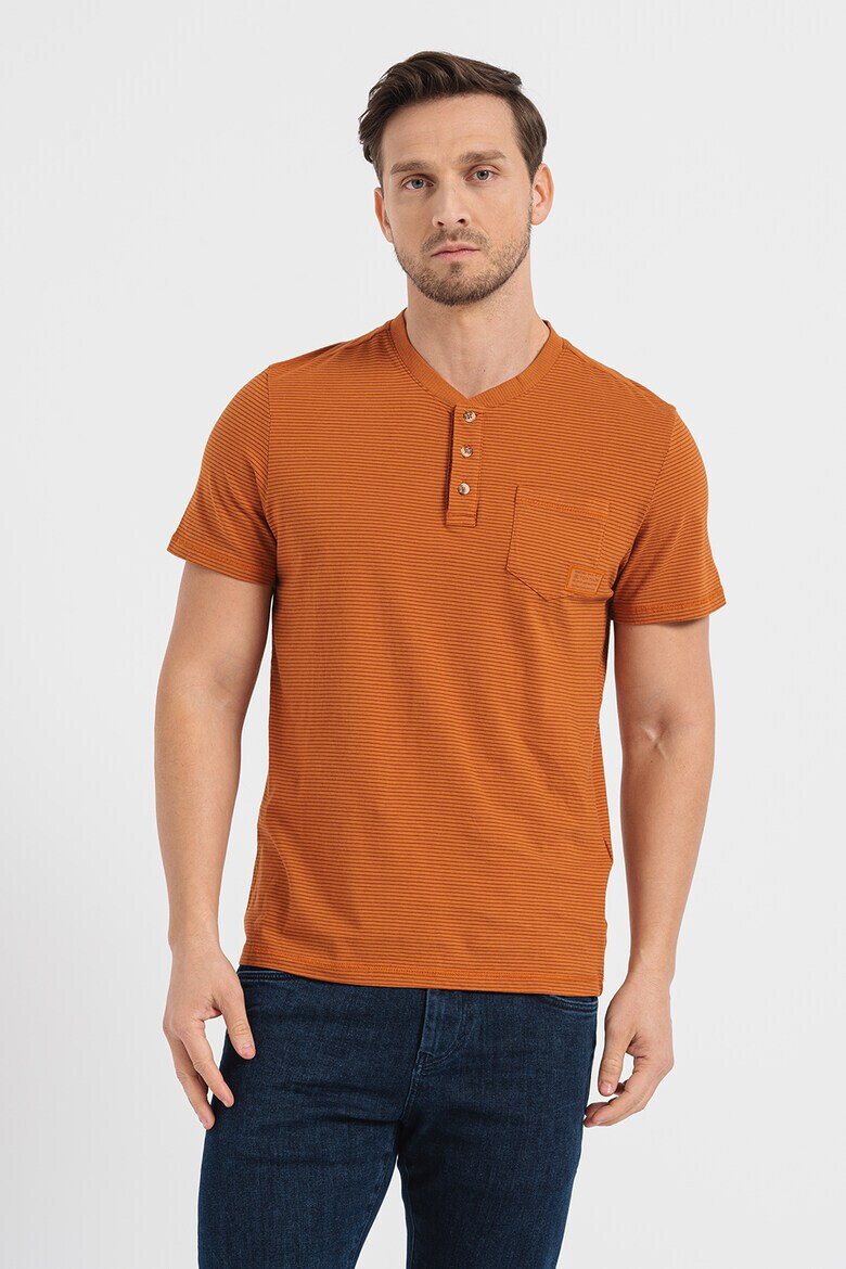 Tom Tailor Тениска тип Henley с джоб - Pepit.bg