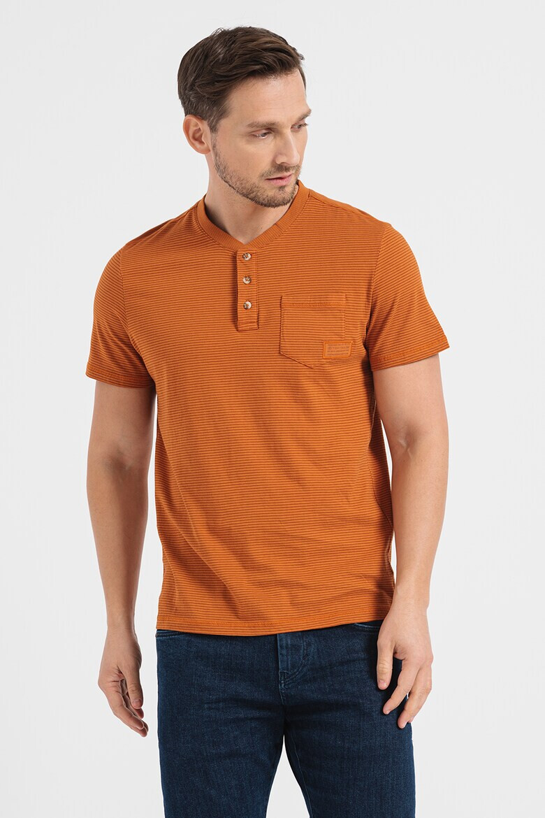 Tom Tailor Тениска тип Henley с джоб - Pepit.bg
