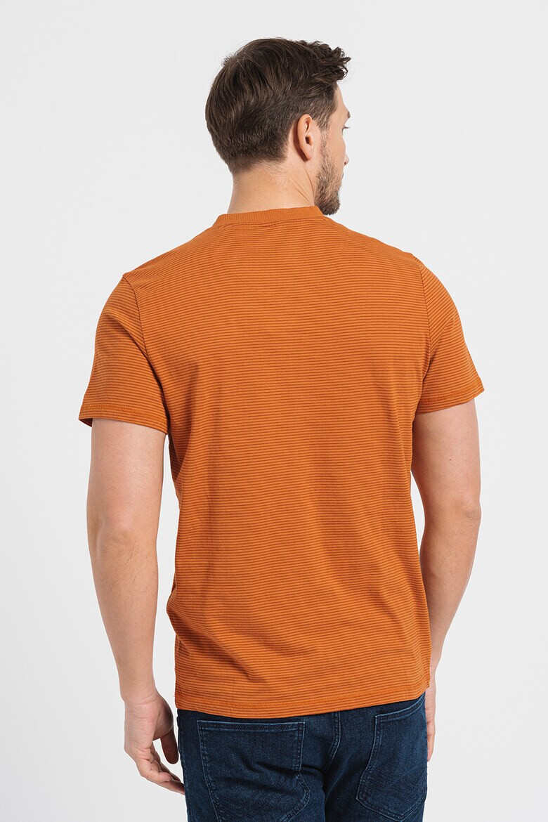 Tom Tailor Тениска тип Henley с джоб - Pepit.bg